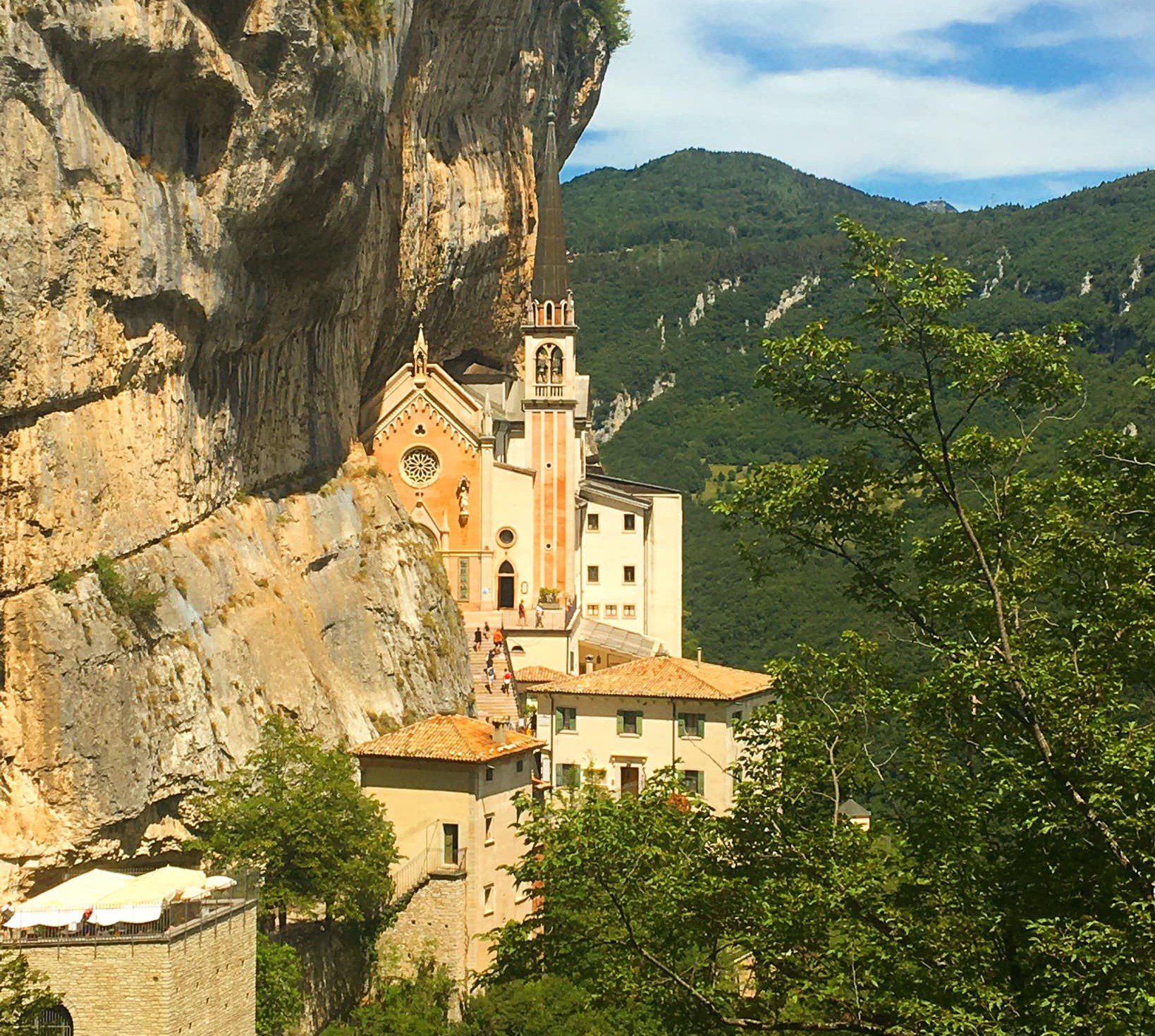 Santuario Madonna della Corona på Monte Baldo ved Gardasøen